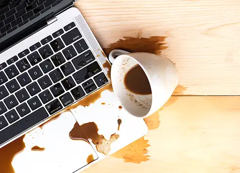 Laptop durch umgeschüttenen Kaffee beschädigt