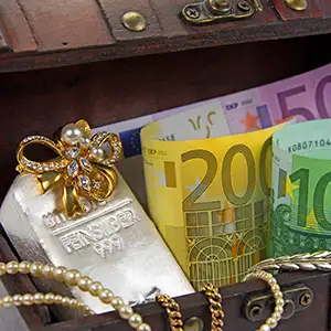 Schmuck und Bargeld